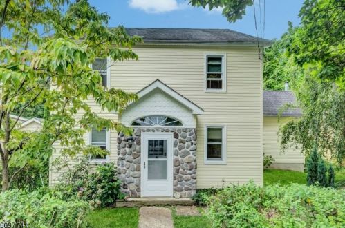 141 Buckley Ave, Oxford, NJ 07863-3132