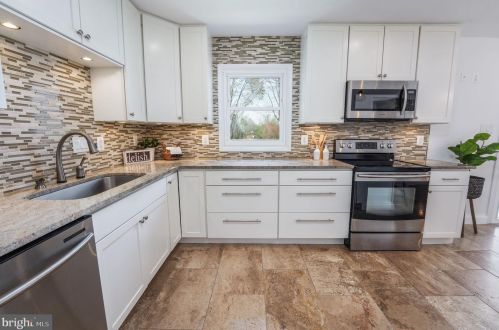 13333 Millwood Dr, Woodbridge VA  22191-1928 exterior