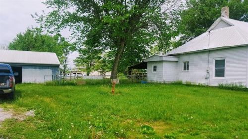 222 2nd St, Exline, IA 52555-8008