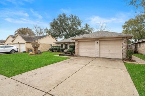 10918 Mesquite Dr, Morgans Point, TX 77571-4336