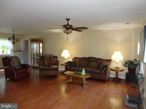 12 Cherry Laurel Dr, Fredericksburg, VA 22405-1416