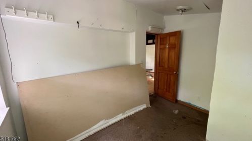 21 Pheasant Ln, West Milford NJ  07480-4008 exterior