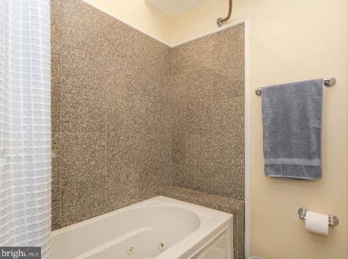 726 24 St, Philadelphia PA 19146-2540 exterior