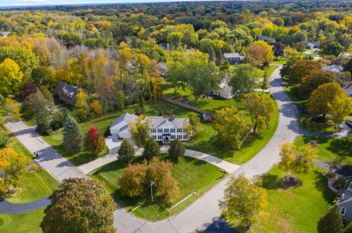 9728 Courtland Dr, Thiensville, WI 53092-6009