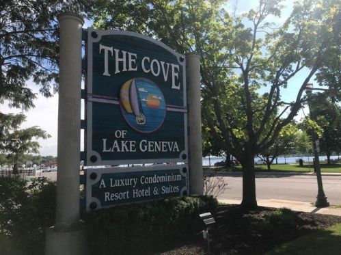 111 Center St, Lake Geneva WI  53147-2076 exterior
