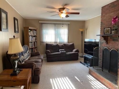 109 Longview Dr, Windsor CT  06095-3806 exterior