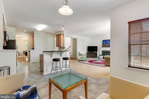 11 Broad Way, Lovettsville VA  20180-8608 exterior