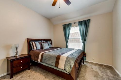 1704 Kingston Ln, Lewisville TX  75028-7307 exterior