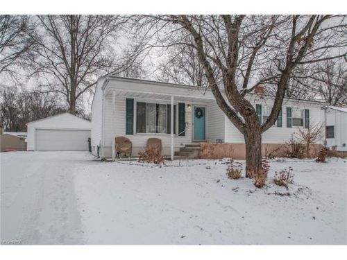 4131 Burton Dr, Cuyahoga Falls, OH 44224-3541