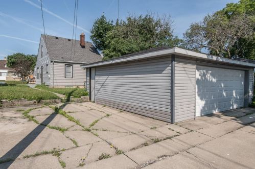 4656 Parkway Ave, Milwaukee WI  53209-6425 exterior