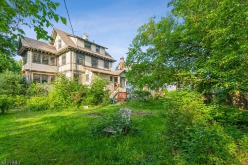 16 Godfrey Rd, Montclair NJ  07043-1310 exterior