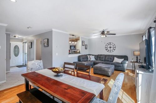 245 Maple Brook Ct, Yorktown Hgts NY  10598-1976 exterior