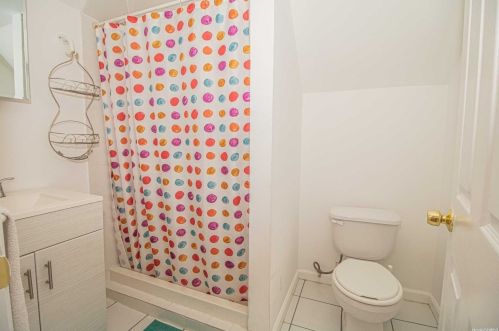 37 Winter Ln, Hicksville NY  11801-6219 exterior