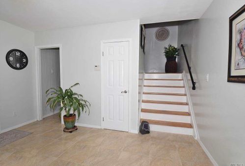 30 Kunigunda Pl, Islip Terrace, NY 11752-2734