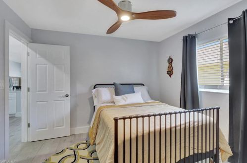 624 104th Ave, Naples FL  34108-3227 exterior