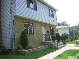266 Siegel St, Westbury, NY 11590-3625