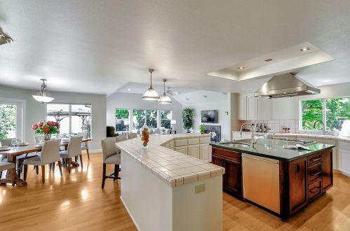 10000 Walter Welsher Ct, Gilroy CA  95020-9704 exterior