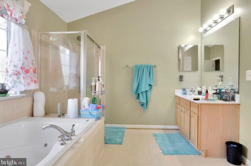 357 Locust Grove Dr, Purcellville VA  20132-3285 exterior