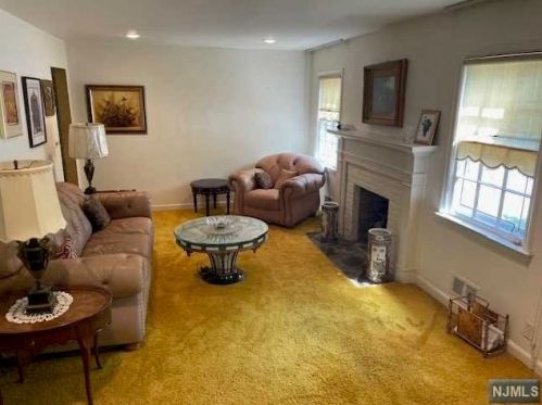 281 Lindbergh Blvd, Teaneck NJ  07666-6542 exterior