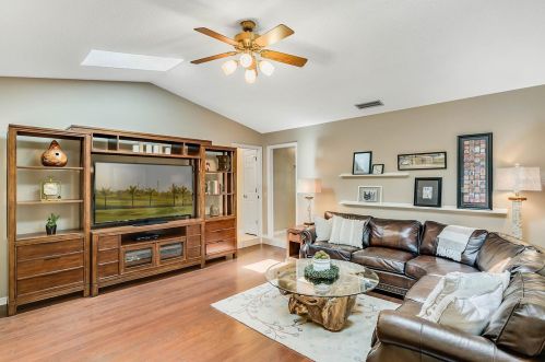 4773 Washington Ave, Orlando, FL 32819-3230