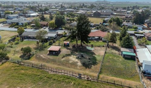 105 Daffodil Dr, Hollister CA  95023-3103 exterior