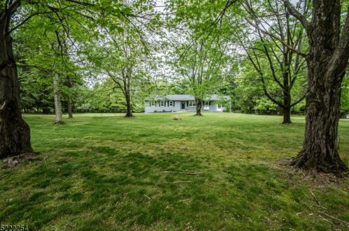 14 Jackie Dr, Hackettstown NJ  07840-5628 exterior