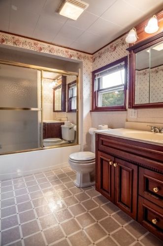 437 Line St, Hermitage PA  16150-1208 exterior