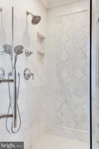 18506 Pelicans Nest Way, Leesburg VA  20176-3963 exterior