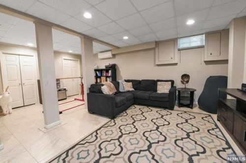 355 Corona Pl, Ridgewood NJ  07450-2801 exterior