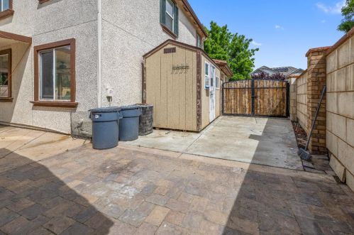 576 Bramblewood Ave, Lathrop CA 95330-9370 exterior