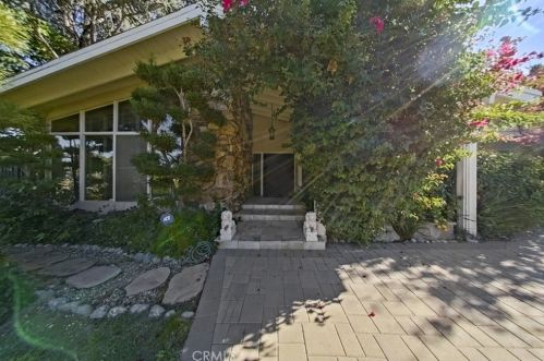 3440 Castlewoods Pl, Van Nuys, CA 91403-4811