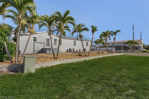 2852 York Rd, Saint James City FL  33956-2295 exterior