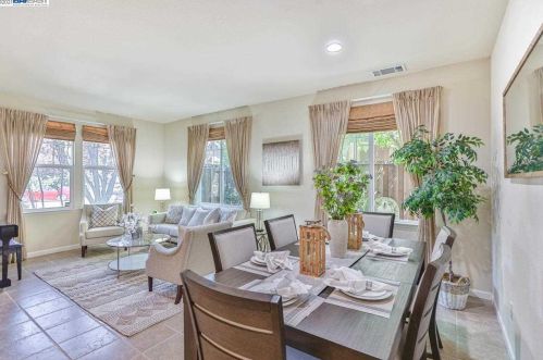 330 Langton Ct, San Ramon CA  94582-4692 exterior