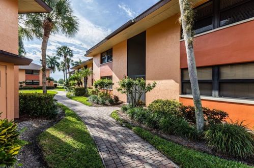 1530 Mainsail Dr, Naples FL  34114-8866 exterior