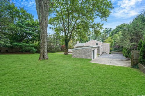 53 Rogues Path, Huntington Station NY  11746-2736 exterior