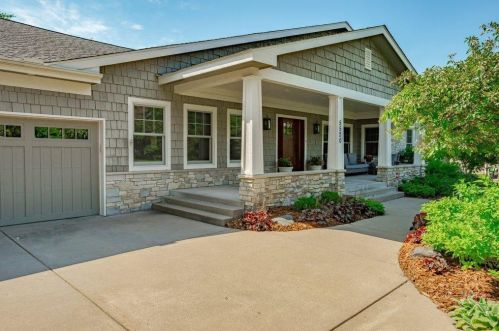 5520 Merritt Cir, Minneapolis, MN 55436-2026