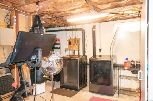 34 Lester St, United States Coast Guard Ac CT  06320-4327 exterior