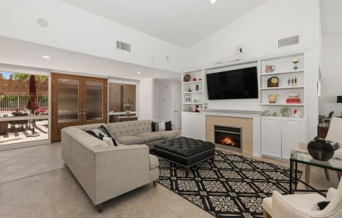 43211 Lacovia Dr, Indio CA  92203-8016 exterior