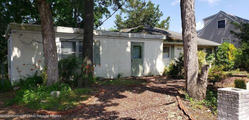15 Lagoon Dr, Bricktown, NJ 08723-5743