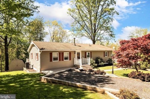 66 Spring Hill Rd, Hereford, PA 18056-1516