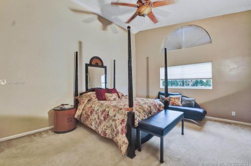 955 203 Ave, Hollywood FL  33029-3440 exterior