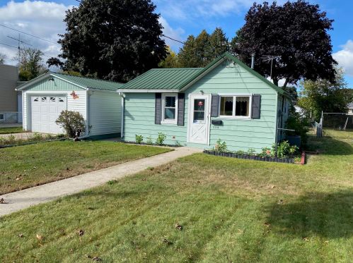 2614 13th St, Two Rivers, WI 54241-3406