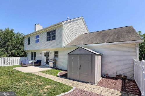 2112 Northview Ln, Harrisburg PA 17110-3911 exterior