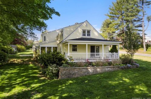 1 Barn Hill Rd, Bloomfield CT  06002-1218 exterior