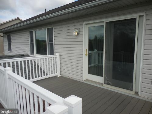 1114 Hunters Chase Ln, Lebanon PA  17046-1575 exterior