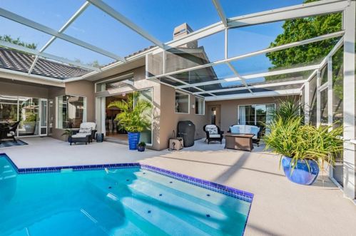 4811 Cross Pointe Dr, Oldsmar FL 34677-5202 exterior