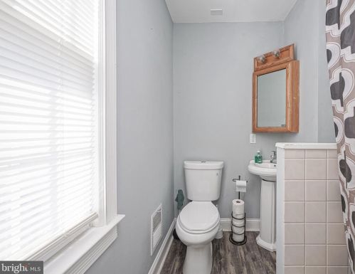 200 Delsea Dr, West Deptford NJ  08093-1221 exterior