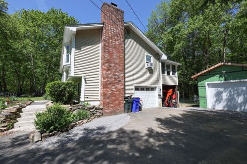 18 Hunter Ct, Goffstown NH  03045-1629 exterior