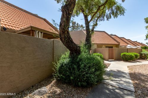 7360 44th Dr, Glendale, AZ 85301-2261