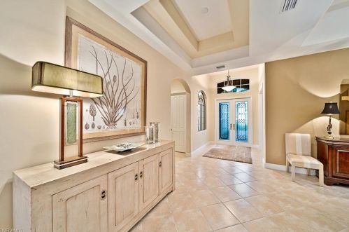 5999 Hammock Isles Cir, Naples, FL 34119-4689